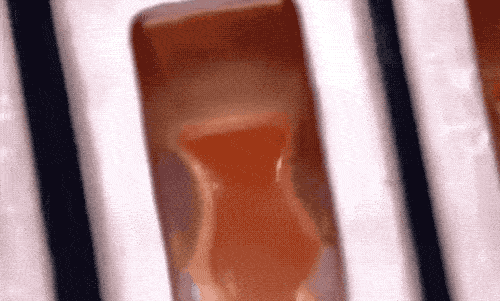 「冰工厂」这种外面是冰壳,里头是馅儿的冰棍怎么「冻」出来的? | 有趣的制造(图11) 这类冰工厂外面都是冰,里面是馅儿的冰棍,怎么「冻」出来的?|有意思的制作(11)