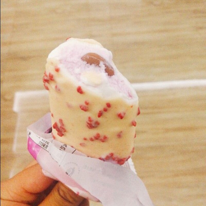 伊利新款冰淇淋，一支五块你觉得贵吗？(3)