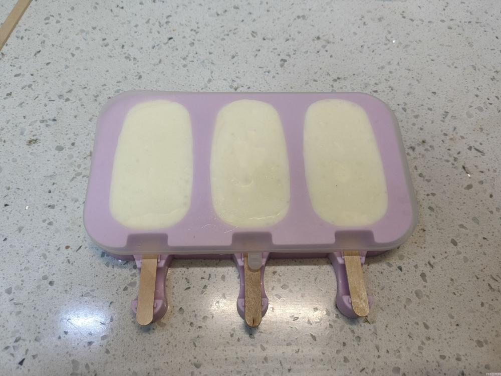 小布丁雪糕的做法(把牛奶倒进锅里几步就能做出香甜松软)(图8) 小布丁雪糕的做法(把牛奶倒进锅里几步就能做出香甜松软)(8)