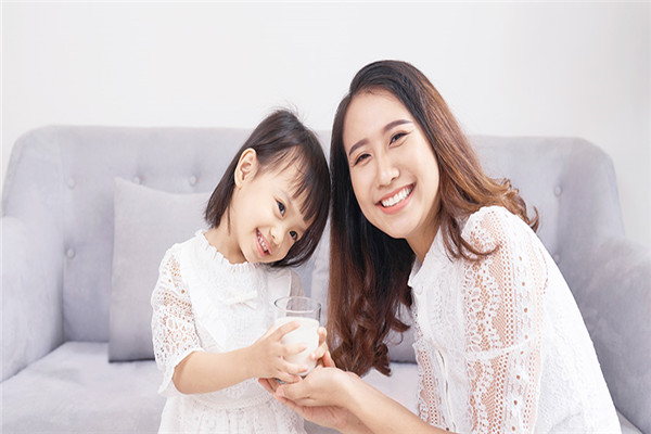 伊利蒙牛雪糕批发加盟多少钱（解析伊利雪糕加盟支持什么）(3)