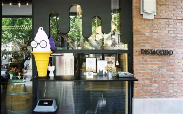 网红冰淇淋店加盟费多少钱(分享意冰客冰淇淋代理费用)(图2) 网红冰淇淋店费多少钱(分享意冰客冰淇淋代理费用)(2)