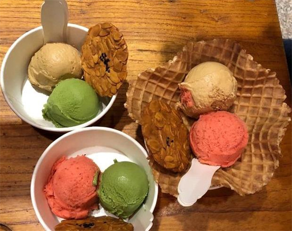 网红冰淇淋店加盟费多少钱(分享意冰客冰淇淋代理费用)(图3) 网红冰淇淋店费多少钱(分享意冰客冰淇淋代理费用)(3)