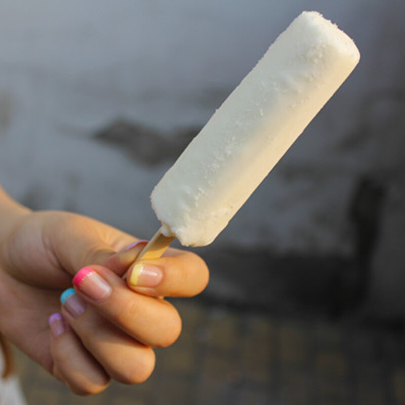 但是,也许我们的小牛奶永远属于百乐宝的小狮子,以及一块钱一根的物美