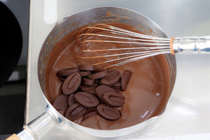  超浓郁巧克力冰淇淋（详细教程的做法）(10)