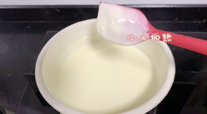 无冰渣的小布丁雪糕的做法（完胜哈根达斯）(3)