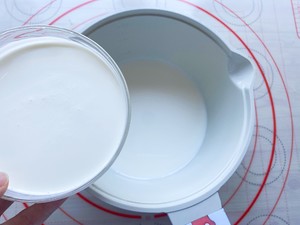 白巧克力脆皮雪糕的做法（入口即化无需打发）(1)