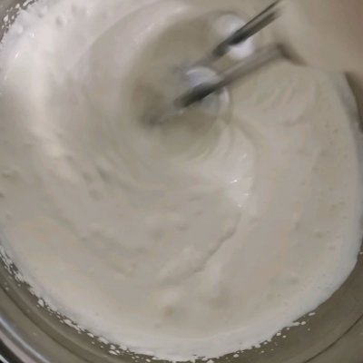 牛奶冰淇淋怎么制作（自制奶香冰淇淋步骤分享）(6)