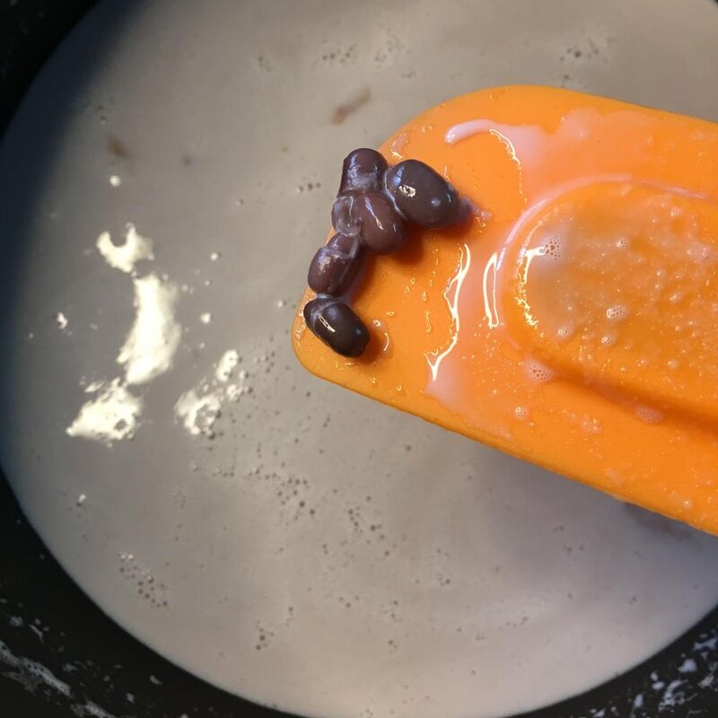 一瓶牛奶，一碗红豆，教你们做出美味鲜奶红豆冰棒(5)